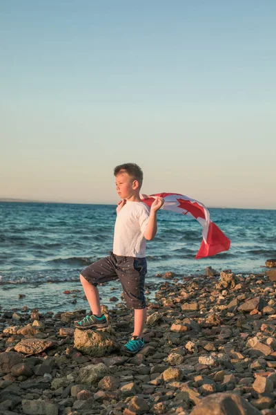 Jeune Garçon Portant Drapeau Canada Fête Nationale Canada 1Er Juillet — Photo