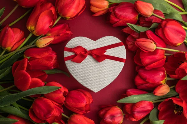 Bouquet Red Tulips Gift Heart Box Arrangement Lot Copy Space — Stock Photo, Image