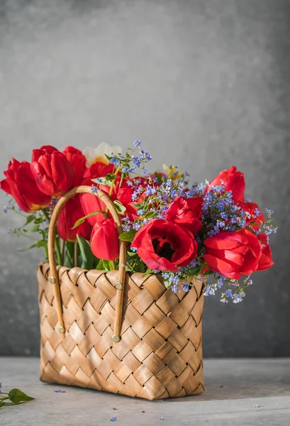 Summer Spring Bouquet Daffodils Red Tulips Wicker Basket Located White — Stock Photo, Image