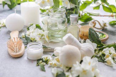 Sağlık dekorasyonu, masaj seti, yağ. Spa, Zen ve rahatlama konsepti. spa tedavisinin bileşimi