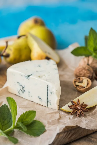 Gorgonzola Picant Ιταλικό Μπλέ Τυρί Φτιαγμένο Από Αποβουτυρωμένο Αγελαδινό Γάλα — Φωτογραφία Αρχείου