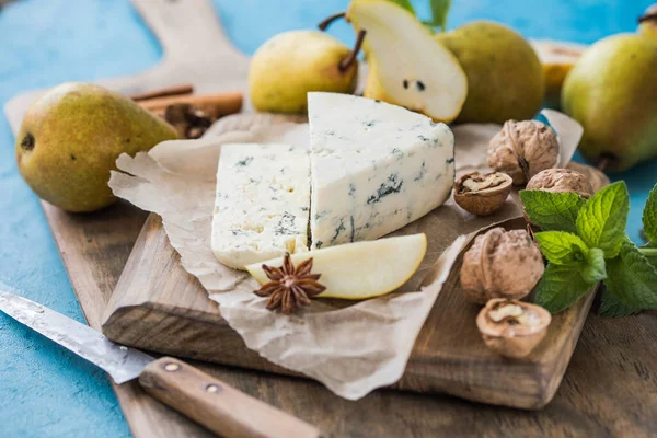 Gorgonzola Picant Ιταλικό Μπλέ Τυρί Φτιαγμένο Από Αποβουτυρωμένο Αγελαδινό Γάλα — Φωτογραφία Αρχείου