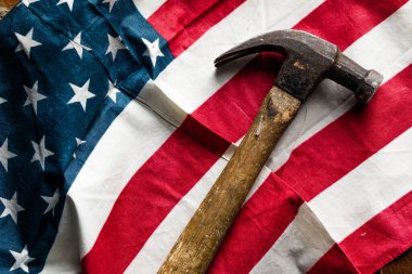 Vatansever ABD, ABD ve Amerikan bayrağı geçmişi olan inşaat ve imalat araçlarıyla İşçi Bayramı 'nız kutlu olsun.