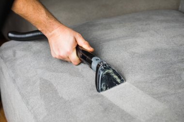 profesyonel bir kanepe Döşeme Temizleme