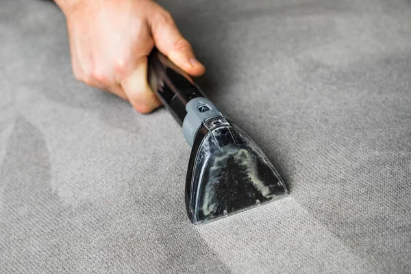 profesyonel bir kanepe Döşeme Temizleme