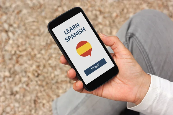 Teléfono inteligente con línea aprender concepto español en la pantalla — Foto de Stock