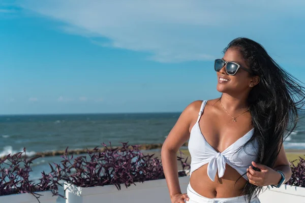 Bonito Modelo Jovem Posando Maiô Óculos Sol Mulher Afro Americana — Fotografia de Stock