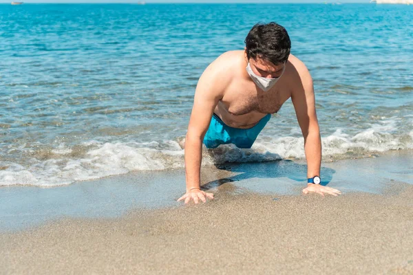 Hiszpan Masce Ćwiczący Plaży — Zdjęcie stockowe