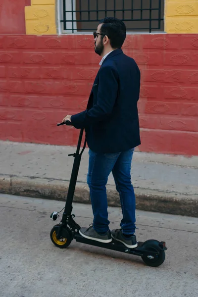 Joven Scooter Camino Trabajo Con Prisa —  Fotos de Stock