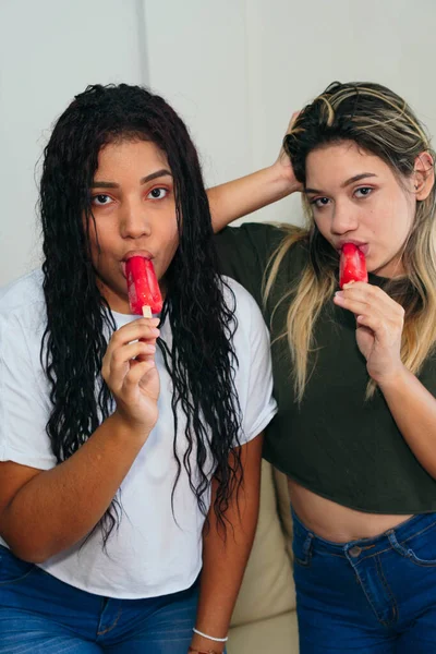 Two Cute Hispanic Girls Best Friends Eat Ice Cream — Stock Photo, Image