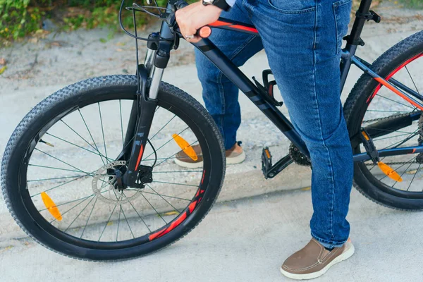 自転車に乗っている男の写真 — ストック写真