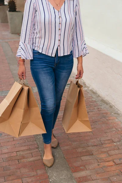 Woman Walking Street Many Shopping Bags Her Hands — Zdjęcie stockowe