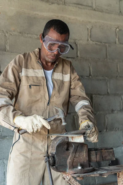 Rotina Trabalho Diária Soldador Profissional Sua Oficina — Fotografia de Stock