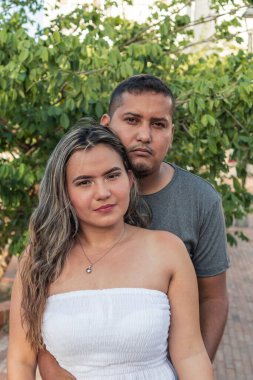 Parktaki İspanyol bir çiftin portresi