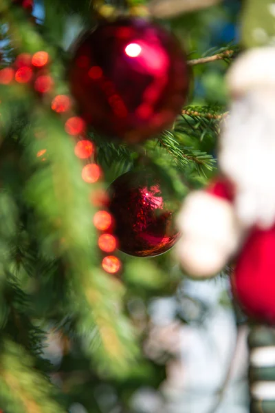 Juldekoration på gren — Stockfoto