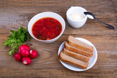 Beyaz kase çorba - borsch maydanoz turp ve ekmek