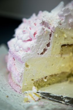 Çocuk oyuncağı bir bıçak ile