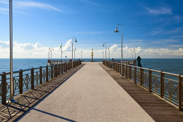 Vista al muelle de tonfano — Foto de Stock