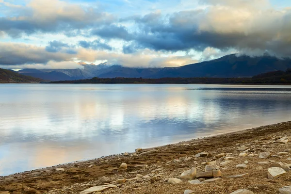 Campotosto vue sur le lac — Photo