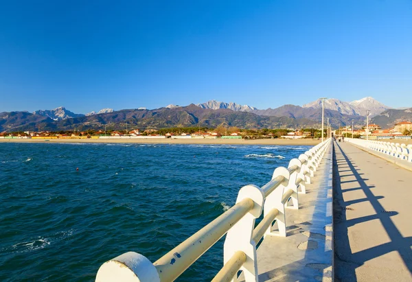 Forte dei marmi vista al muelle —  Fotos de Stock