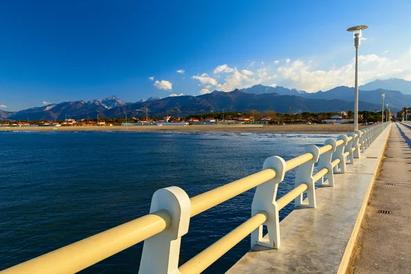 Forte dei marmi vista do cais — Fotografia de Stock