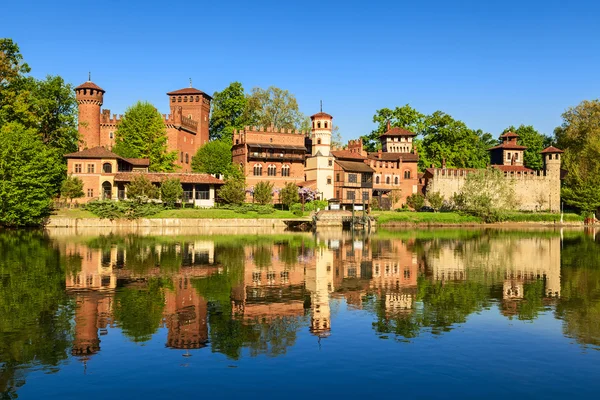 Pueblo medieval —  Fotos de Stock