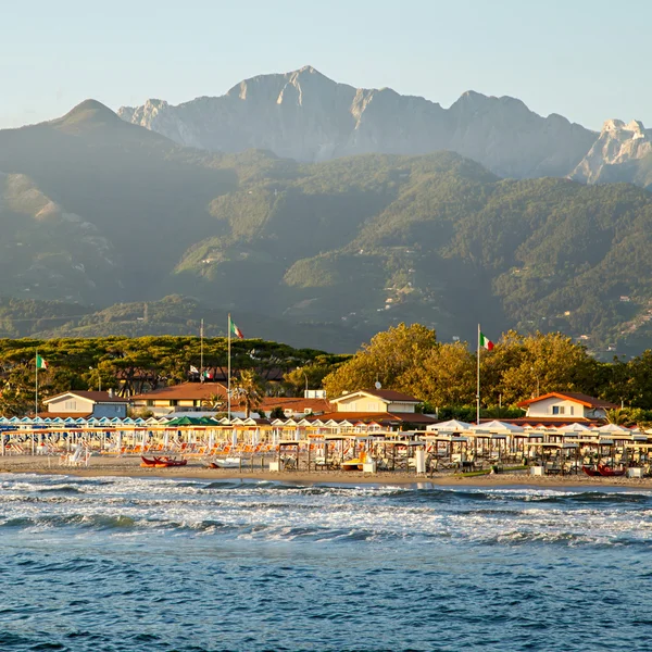 Solnedgång på forte dei marmi — Stockfoto