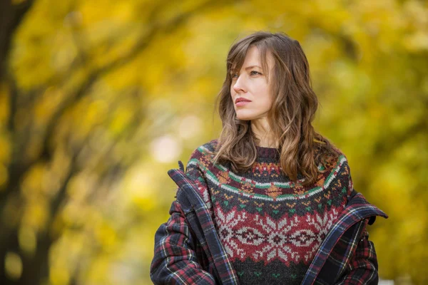 Sad woman in autumn scenery — Stock Photo, Image