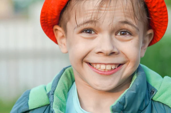 Retrato Niño Sonriente —  Fotos de Stock