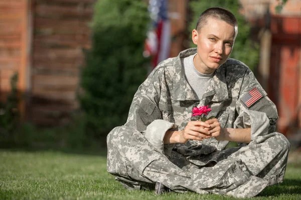 Güzel Amerikan Askeri Kadın Portresi — Stok fotoğraf