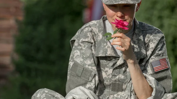 Vacker Amerikansk Soldat Kvinna Porträtt — Stockfoto