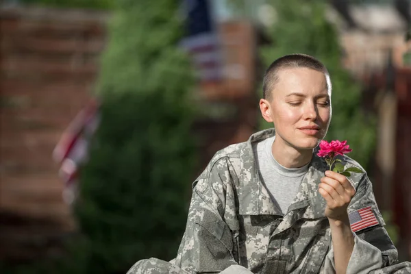 Bonito Soldado Americano Mulher Retrato — Fotografia de Stock