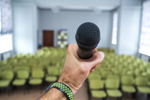 Microphone Hand Conference Hall — Stock Photo, Image