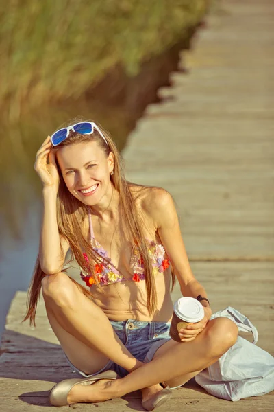 Playa mujer de vacaciones — Foto de Stock