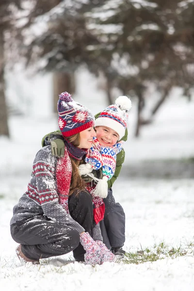 Happy mother and son in winter park having fun — Stock Photo, Image