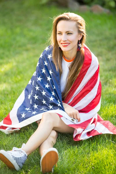 Mujer bandera americana —  Fotos de Stock