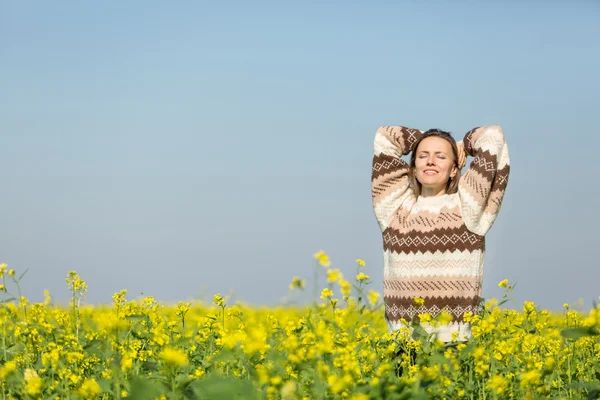 Autunno campo donna — Foto Stock