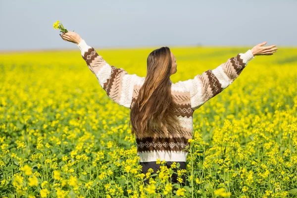 Autumn field woman — Stock Photo, Image