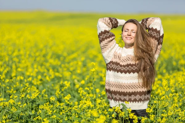 Libertad mujer otoño — Foto de Stock