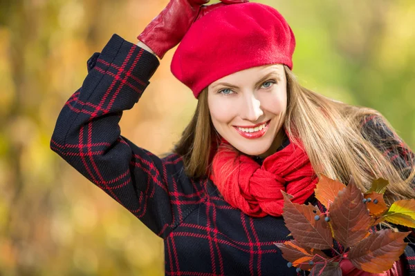 Beautiful woman portrait in autumn garden — Stock Photo, Image