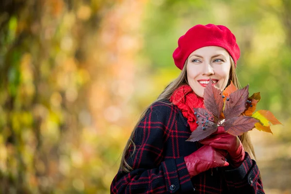 Herfst vrouw — Stockfoto