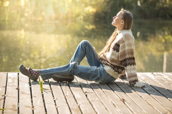 Relaxing young woman — Stock Photo, Image