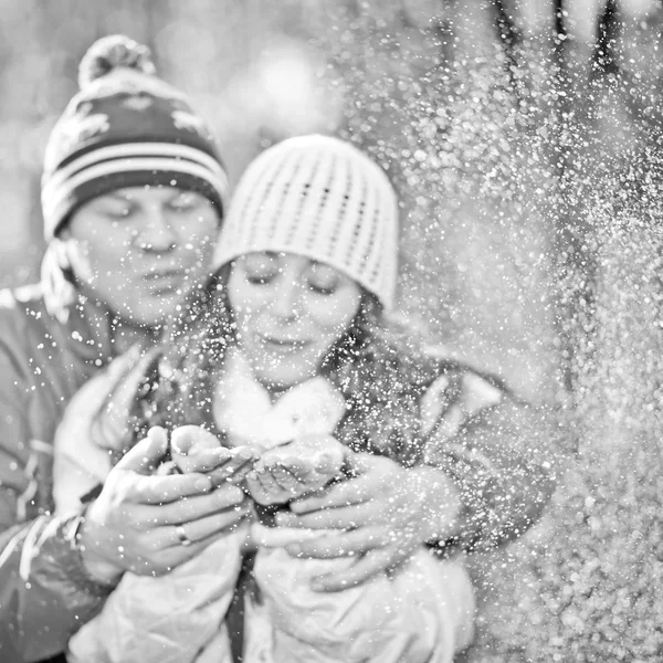 Casal de inverno romântico — Fotografia de Stock