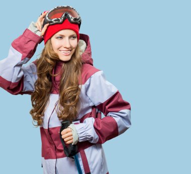 Genç güzel kayakçı