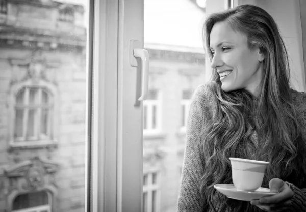 女人喝什么茶或咖啡 — 图库照片