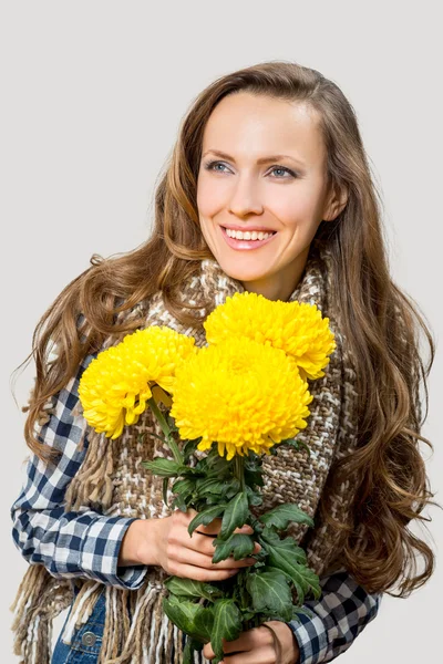 Woman with autumn flowers — Stock Photo, Image