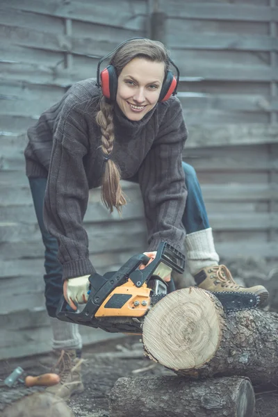 Woodworker with chainsaw — Stock Photo, Image