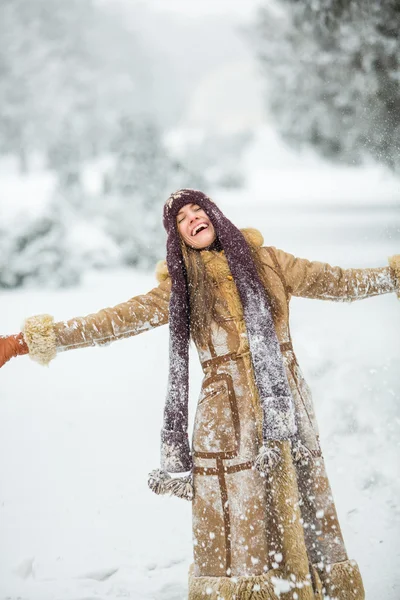Kış kadını — Stok fotoğraf