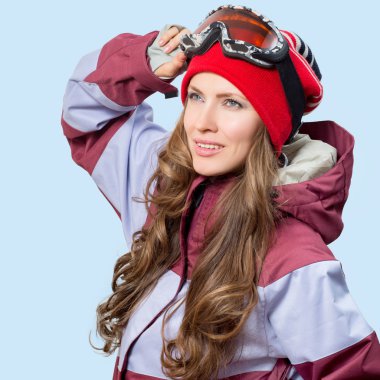 Kar gözlüklü kadın.