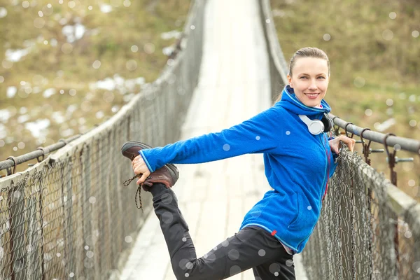 Vrouwelijke atleet, die zich uitstrektcorredor hembra estiramiento — Stockfoto